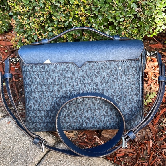 MICHAEL KORS Rose Medium Top Handle Messenger ADMI - Picture 2 of 16